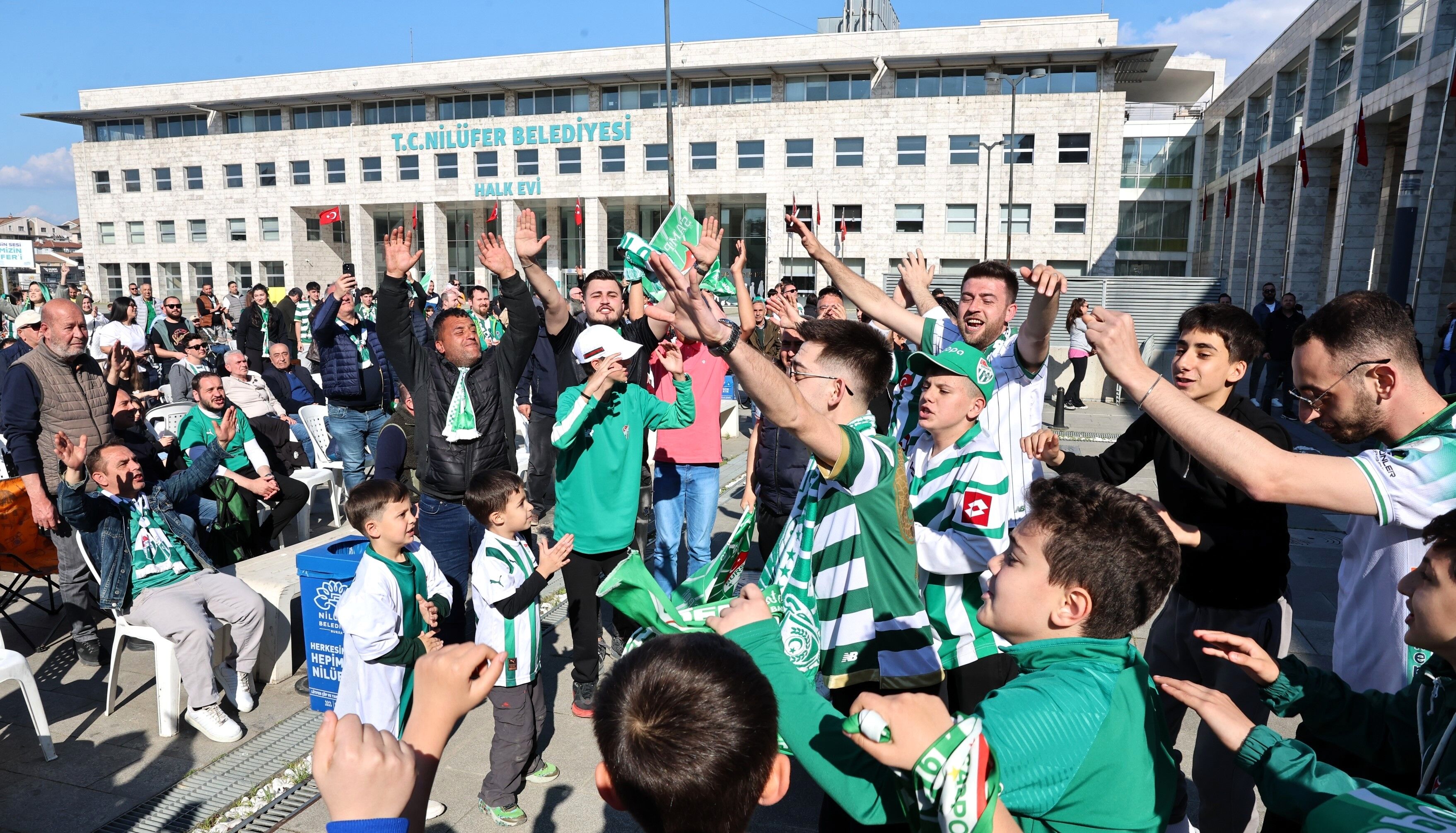 Bursaspor’un şampiyonluk heyecanı Nilüfer’de zirve yaptı