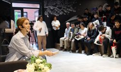 Oyuncu Elit Andaç Çam Nilüfer’de gençler ve işçilerle buluştu