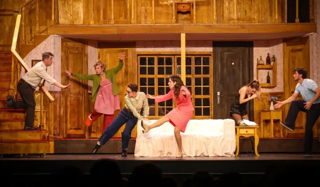 Bursa’da Sahne Arkasını Anlatan Oyun Prömiyer Yaptı