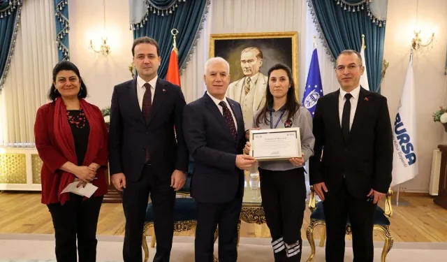 Vatandaşa İnsan Odaklı Yaklaşıma Başkan Bozbey’den Ödül