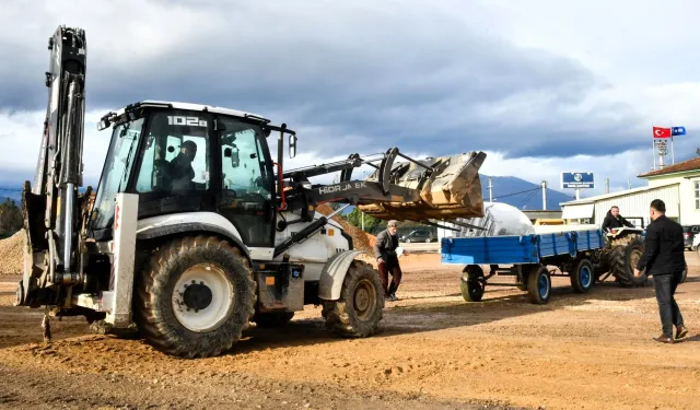 Büyükşehir'den Üreticiye Yem Desteği