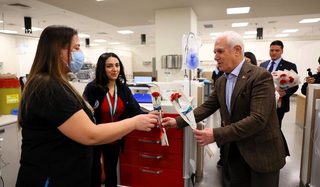 Bozbey’den Sağlık Çalışanlarına Tıp Bayramı Ziyareti