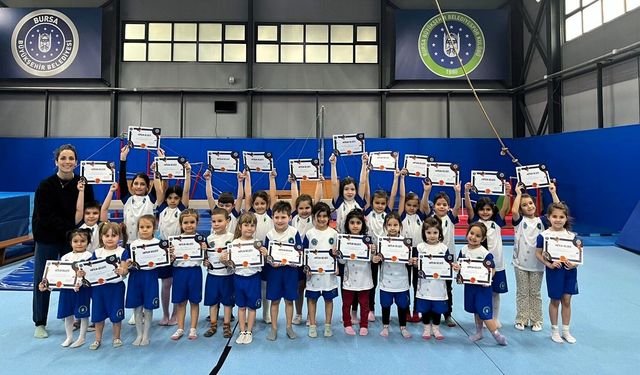 Kış Spor Okulları’nda Sertifika Heyecanı