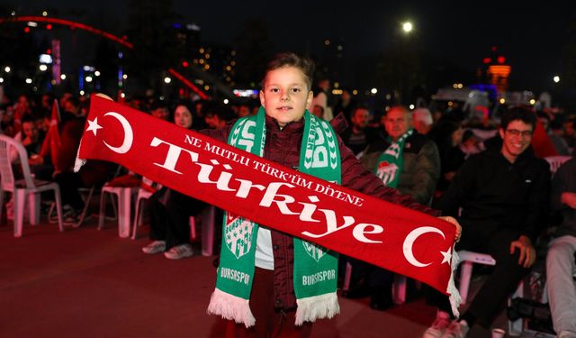 Bursa’da Dev Ekranda Milli Maç Coşkusu