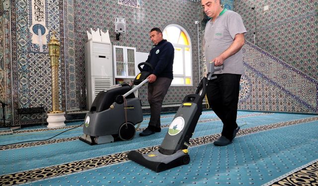 Osmangazi’de Bayram Öncesi Camiler Temizleniyor