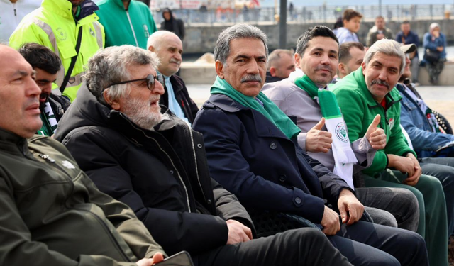 Gemlik’te Taraftarlar Dev Ekranda Buluştu