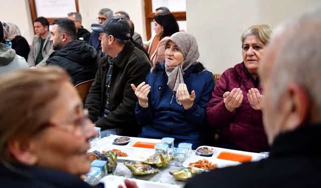Emek Mahallesi’nde Ramazan Sofraları Birleştirdi