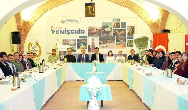 Başkan Özel Öğrencilerle İftar Sofrasında Buluştu