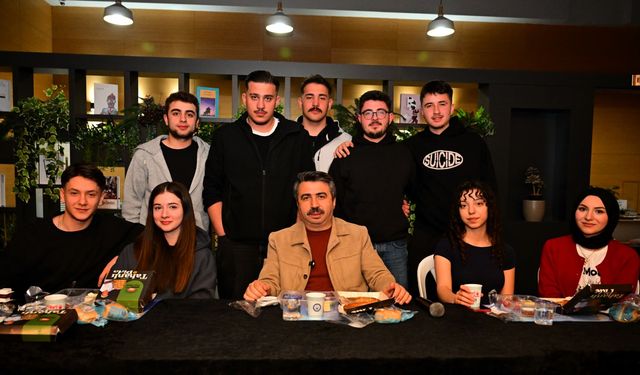 Başkan Yılmaz Gençlerle Sahurda Buluştu