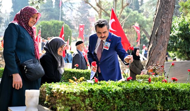 Başkan Yılmaz Şehitlikleri Ziyaret Etti