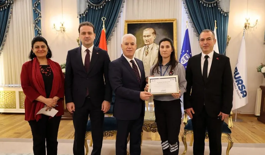 Vatandaşa İnsan Odaklı Yaklaşıma Başkan Bozbey’den Ödül