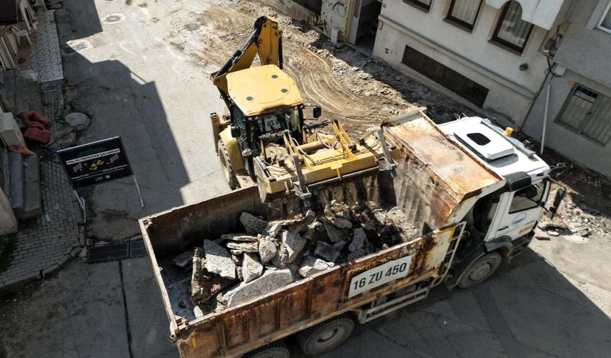 Gemlik’te Alemdar Caddesi’nde Kaldırım Yenileme Başladı
