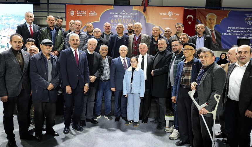 Bozbey Orhaneli’de İftar Sofrasında Vatandaşlarla Buluştu