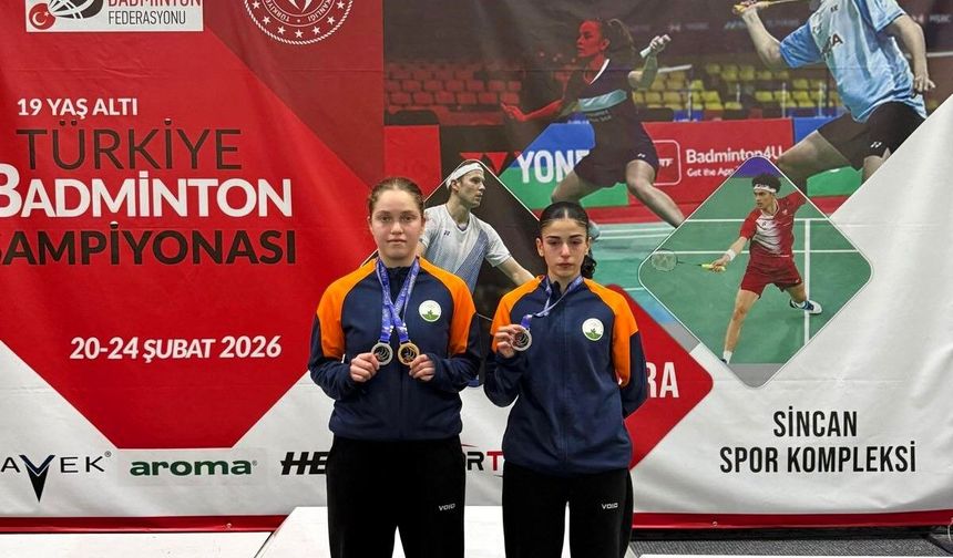 Osmangazi’li Badmintonculardan Çifte Başarı