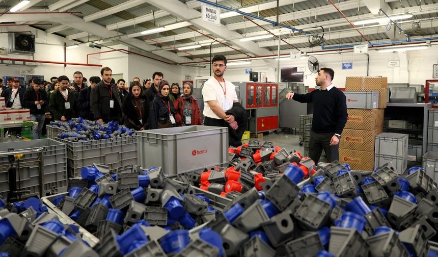Genç Girişimciler Bemis Fabrikasını Ziyaret Etti