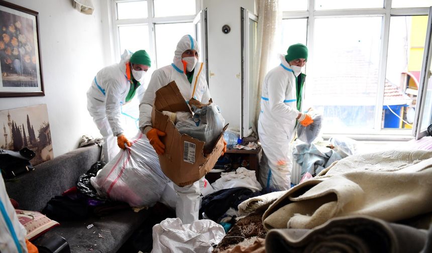 Osmangazi’de Çöp Ev Temizlenerek Sağlık Riski Giderildi