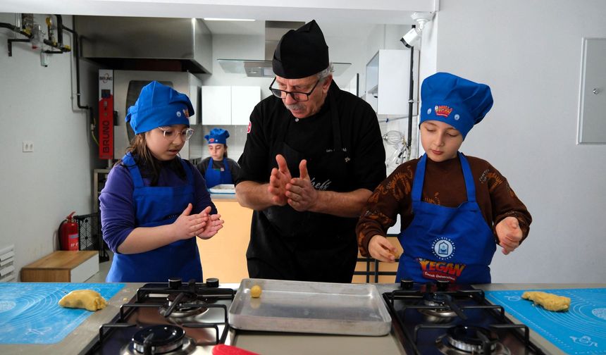 İftar Sofrası İçin Mutfağa Giren Minikler Tatlı Yaptı