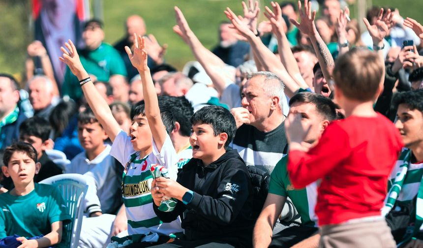 Bursa'da dev ekranda Bursaspor coşkusu