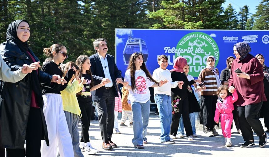 Yıldırımlı kadınlar teleferikle Uludağ’ın keyfini çıkardı
