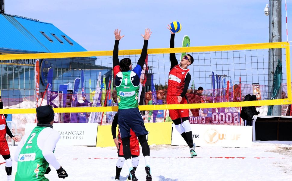 Uludağ’da Kar Voleybolu Dünya Turu Başladı