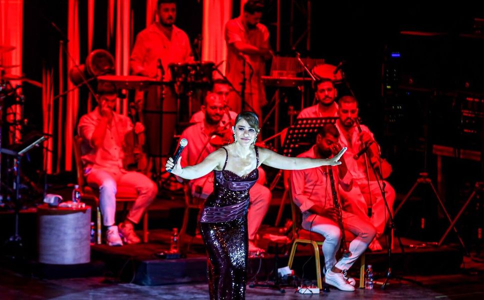 Derya Bedavacı performansıyla Bursa’yı mest etti